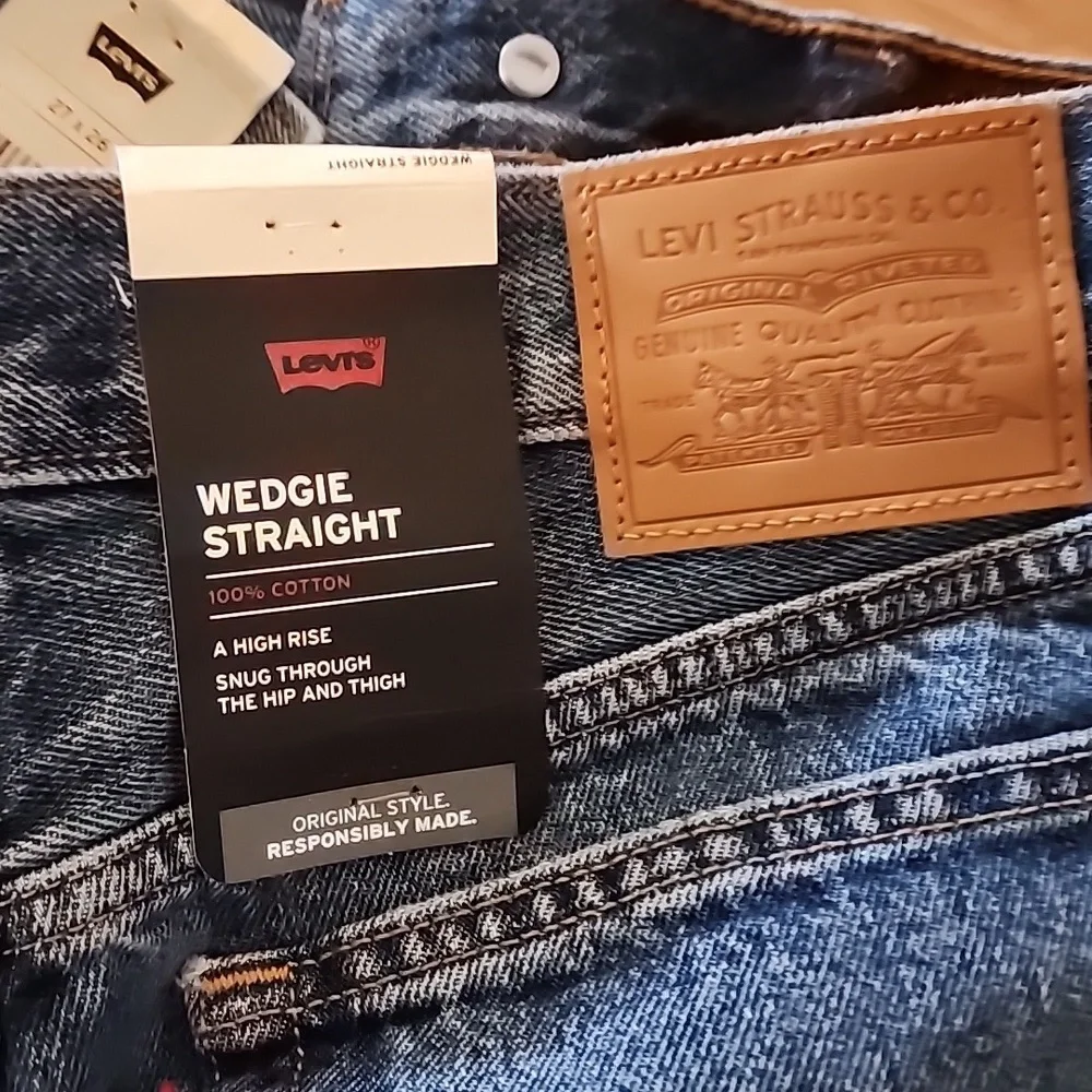 NWT! Levi's THE WEDGIE STRAIGHT  Indigo destructed vintage inspired denim - Picture 10 of 16